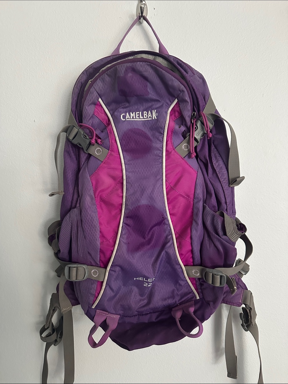 Purple and Magenta Hydration Backpack Helena 22